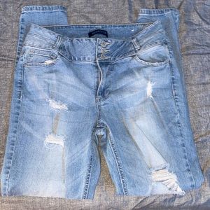 Super cute mid rise BLUE SPICE light wash jeans